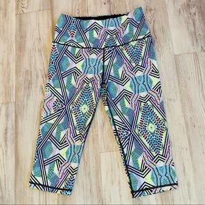 Victoria’s Secret VSX Sport Knockout Crop Leggings